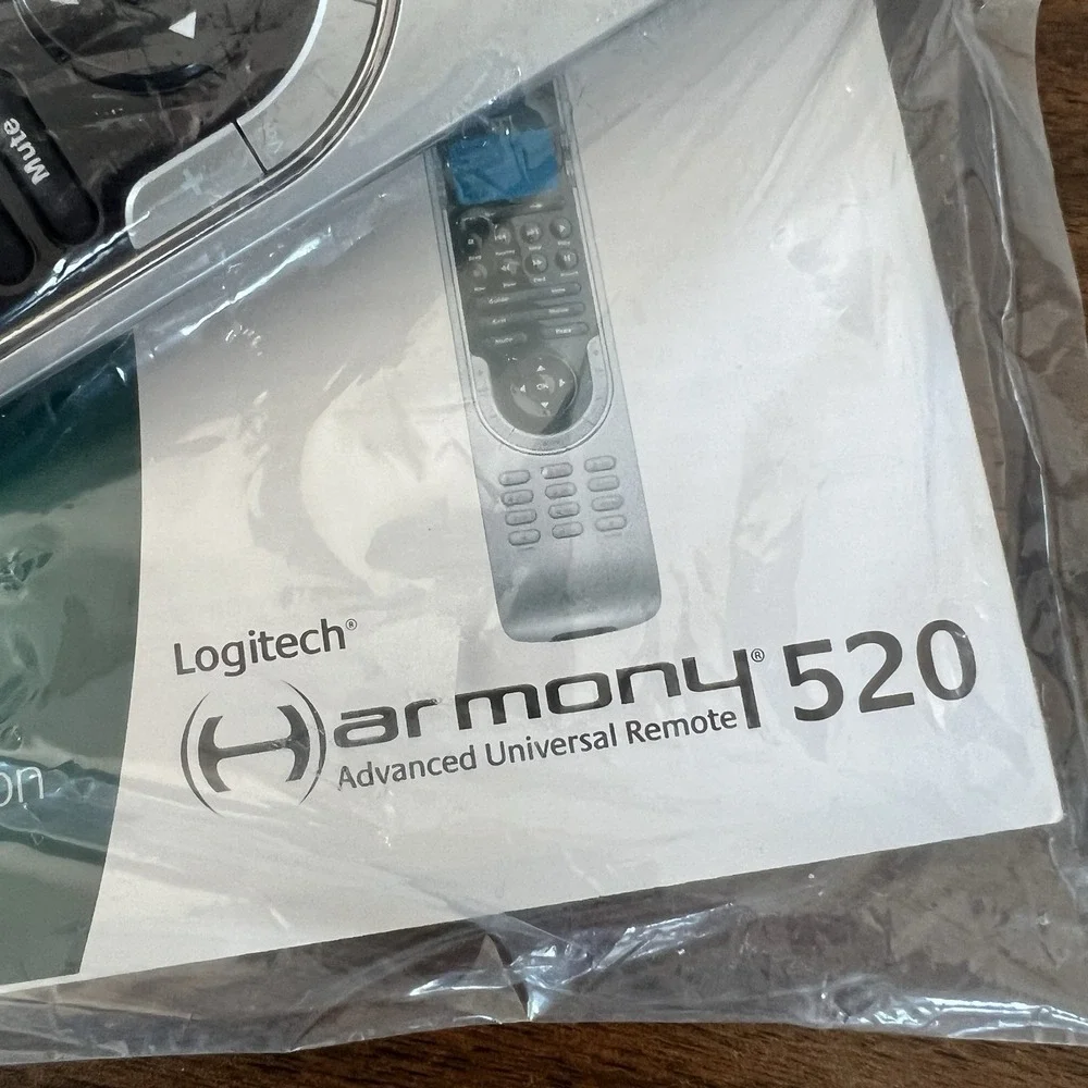 New Logitech Harmony 520 Advanced Universal TV Remote Control 12 Devices LCD NOS